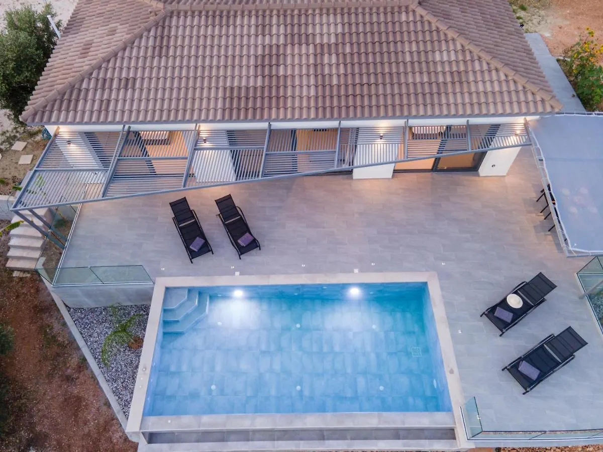 Le Grand Bleu Villa Lourdata  0*, Lourdata (Kefalonia) Řecko
