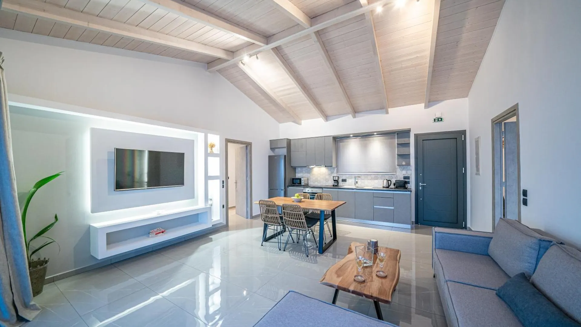 Le Grand Bleu Villa Lourdata  Řecko